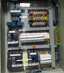 Pemasangan panel distribusi-rann